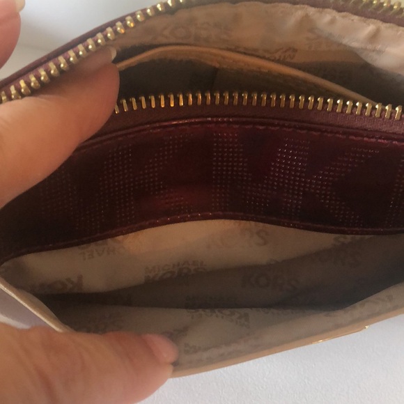 MICHAEL KORS burgundy coloured make up case - Picture 13 of 14